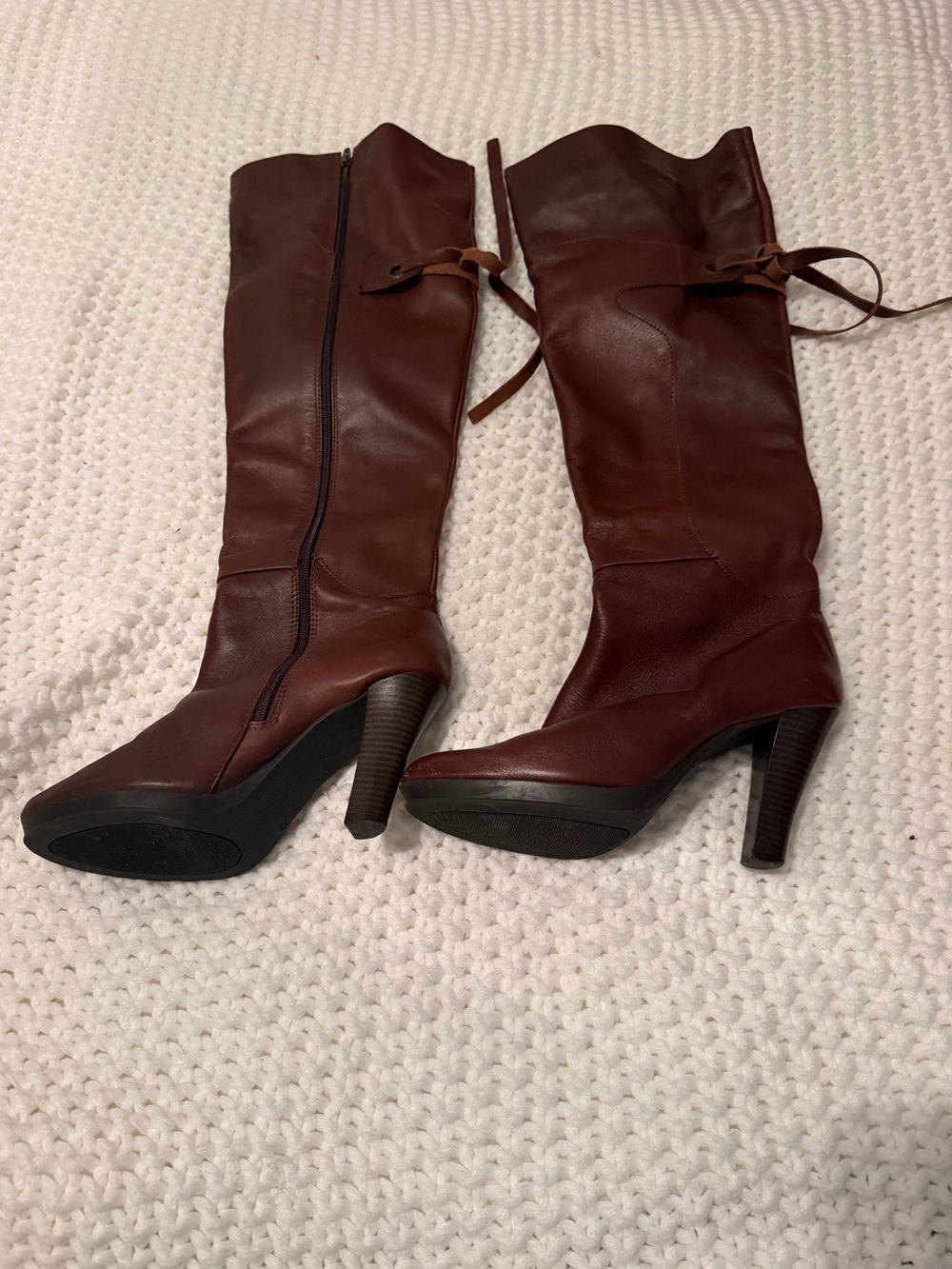 Gorgeous Y2K Vintage Women’s Tall Brown Leather High-Heel Boots